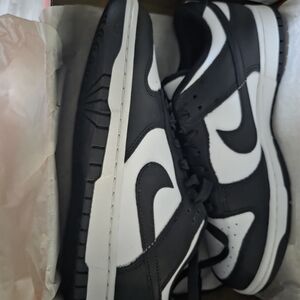 Nike Men's Black and White Sneakers